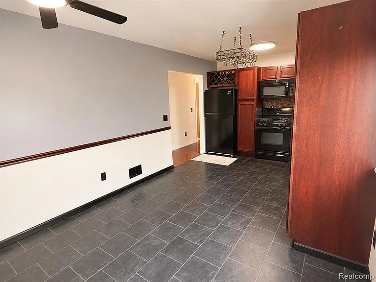 23400 Reynolds Ave — Photo 19
