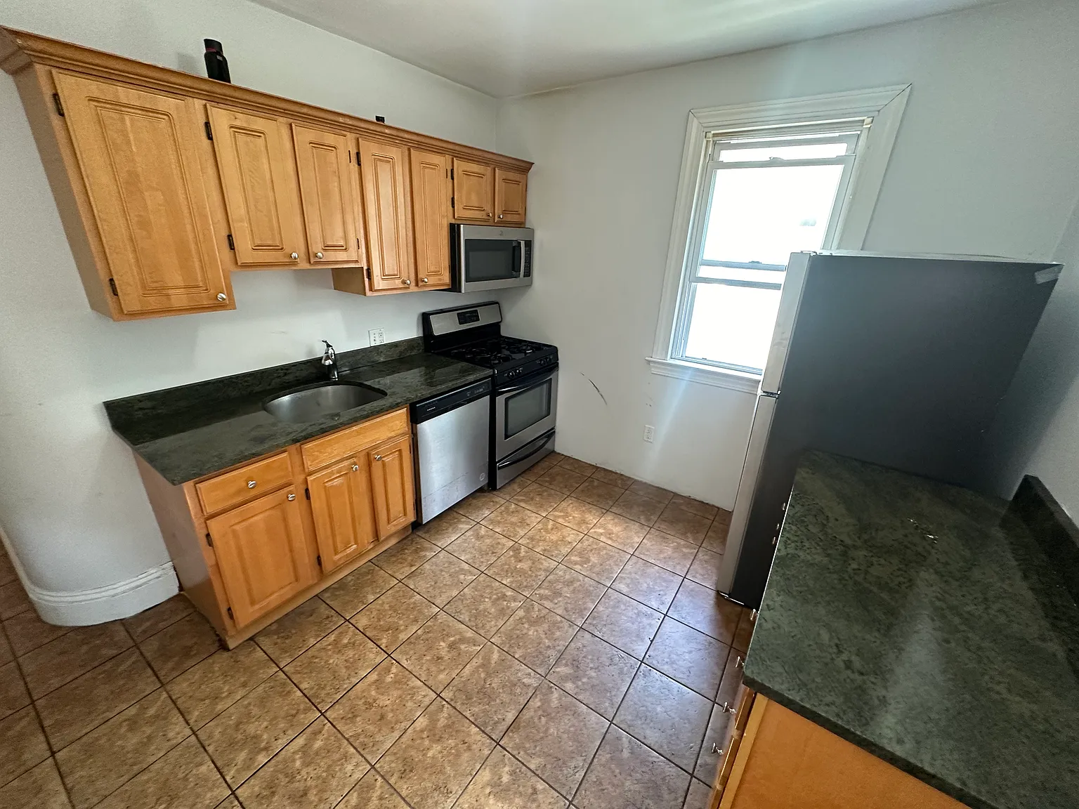 4 bed, $3,800 — Photo 2