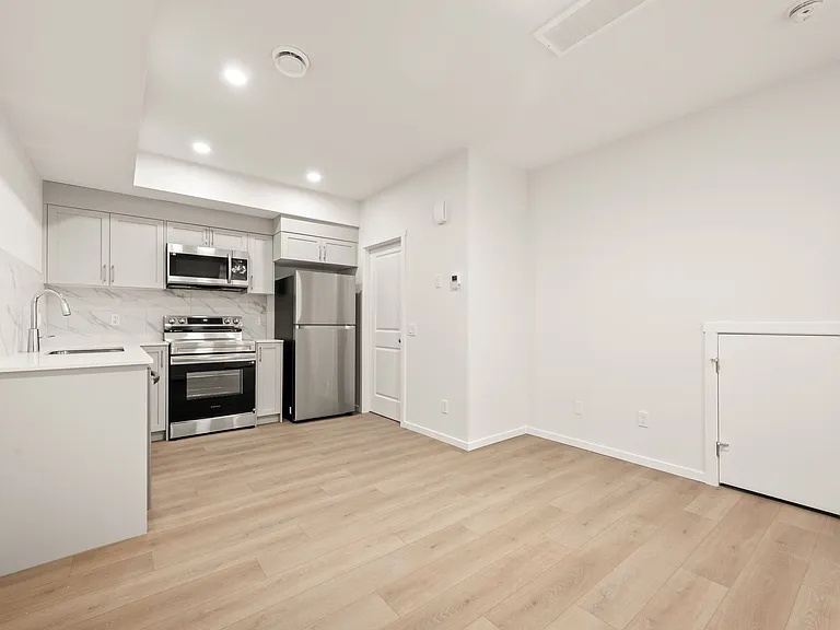 527 Black Stone Blvd — Photo 14