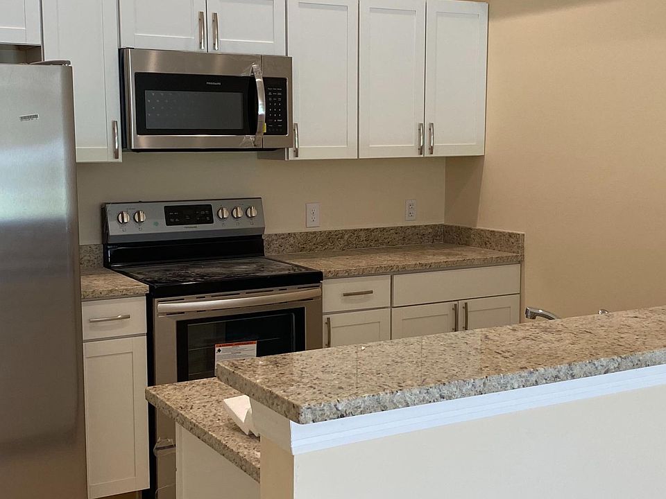 1st image of 135 SE 13th St #135