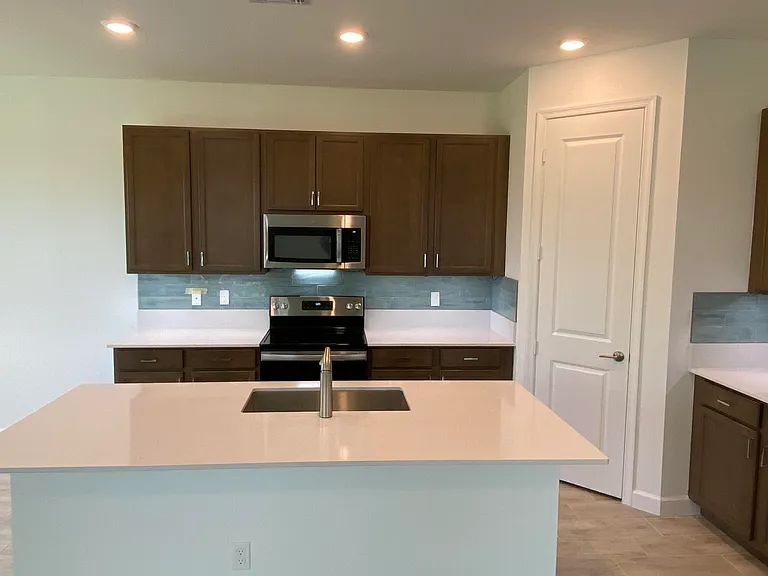 9001 Zevon Ct — Photo 6