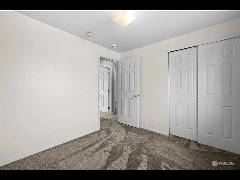 1118 E Saint Helens Dr — Photo 6