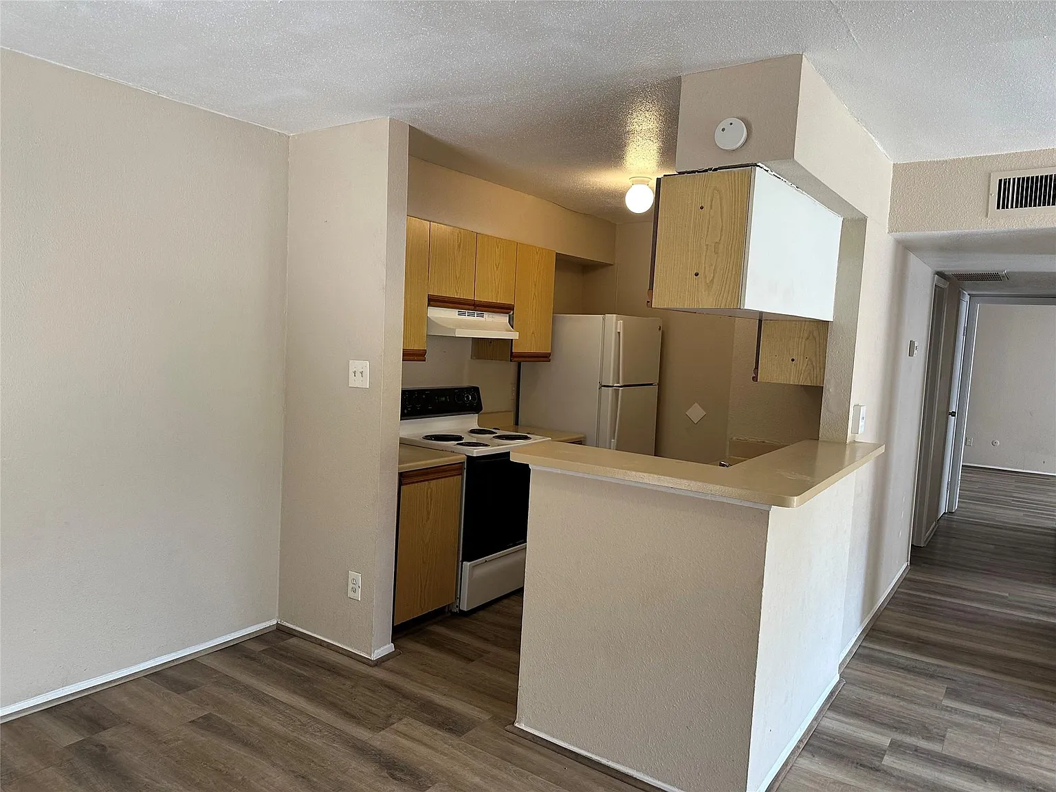 2 bed, 1.5 bath, 918 sqft, $950 — Photo 4