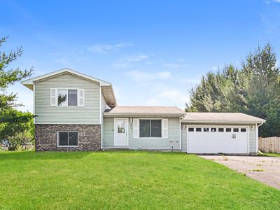 966 Chestnut St, Taylors Falls, MN, 55084