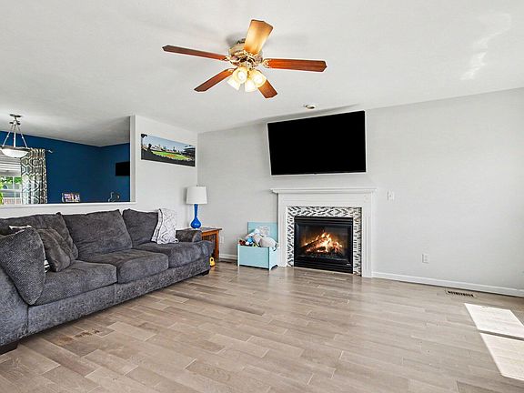 4th image of 1385 Reading St