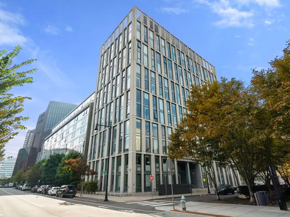 2 Earhart Ph2,ph4,ph6, Cambridge, MA 02141