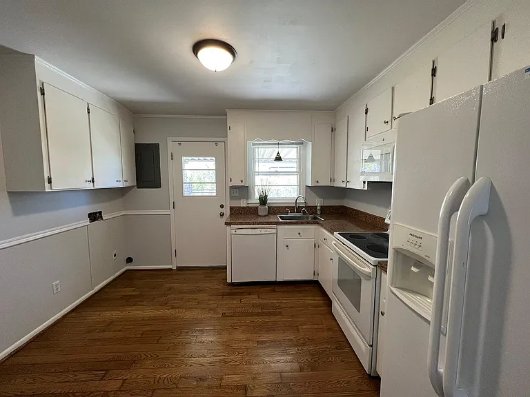 1203 James St — Photo 4