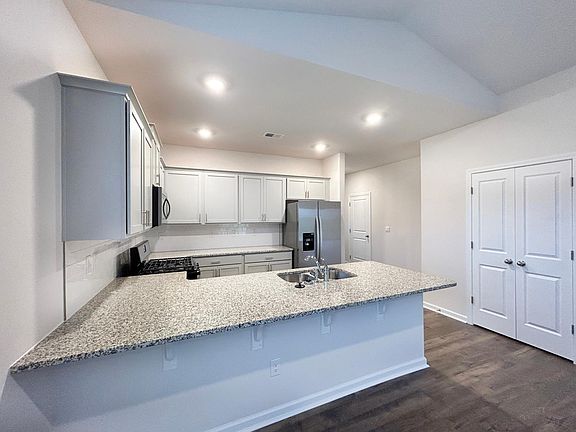 4th image of 1061 Longstone Way