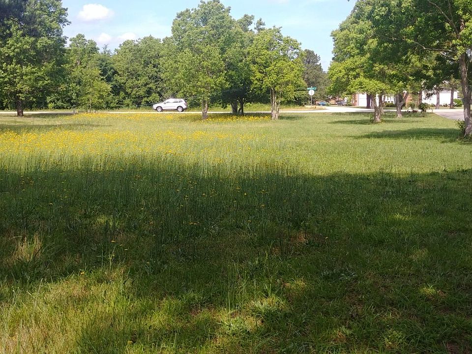 2nd image of 2054 Derbyshire Dr