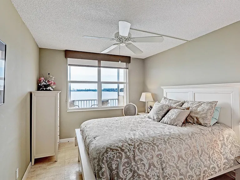 1820 New Palm Way #201 — Photo 16