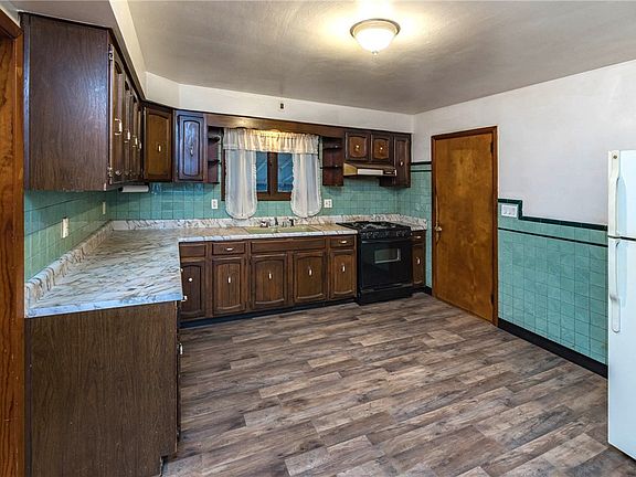 4th image of 3010 East Ave