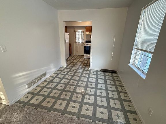 5th image of 524 Burlington Rd