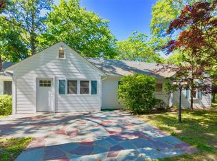 555 Broadwaters Rd, Cutchogue, NY 11935