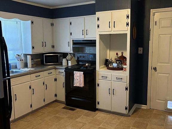 3rd image of 366 Greeson St
