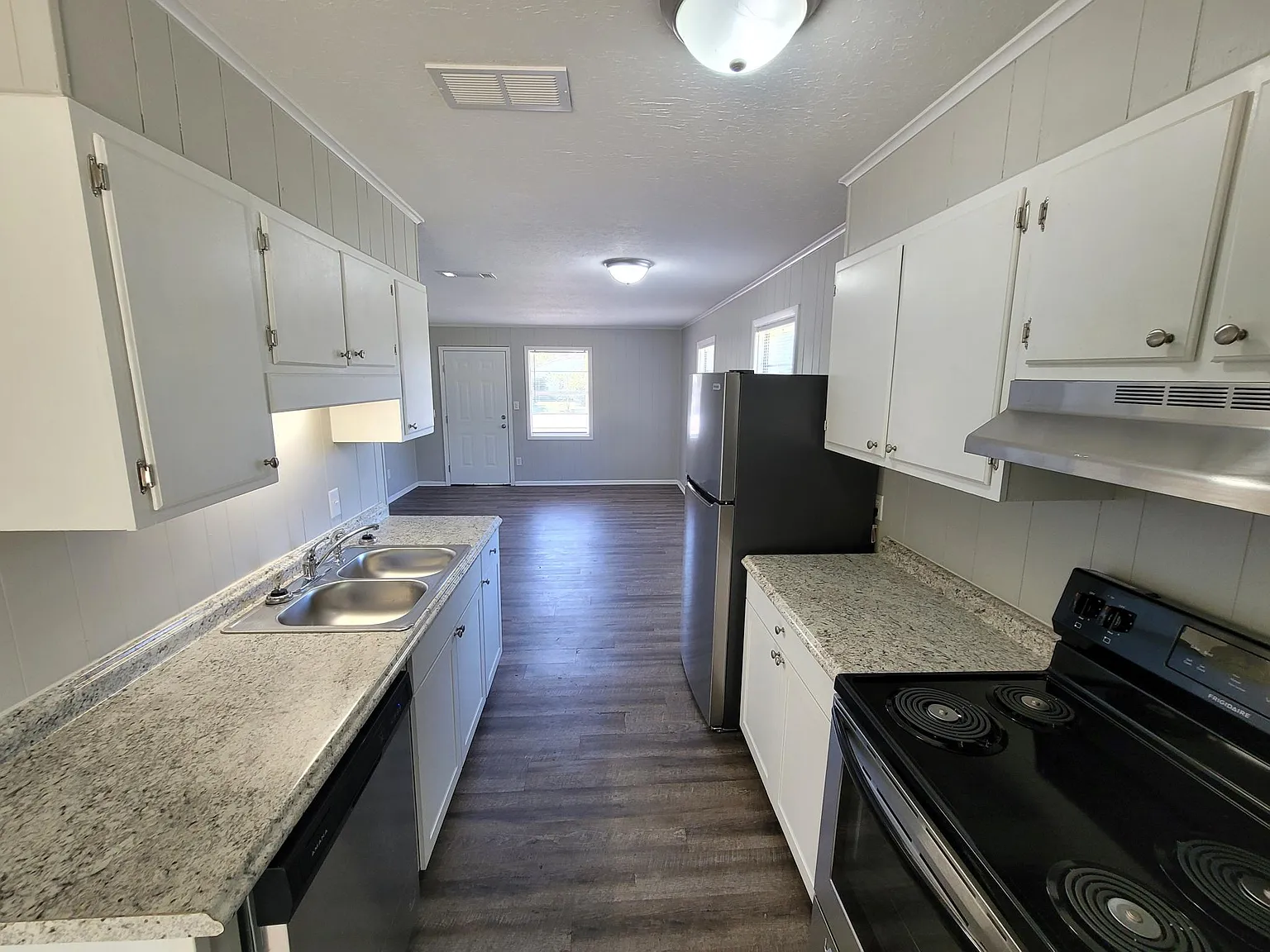 200 Catherine St — Photo 1