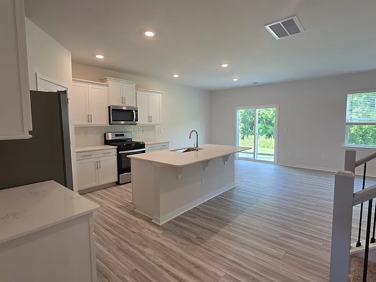 1628 Secrest Commons Dr — Photo 11