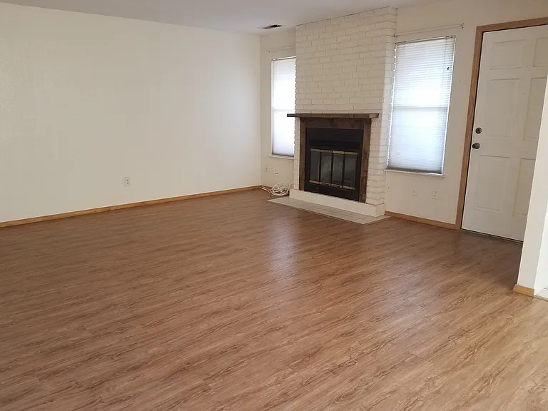 1463 E Millard Way — Photo 2