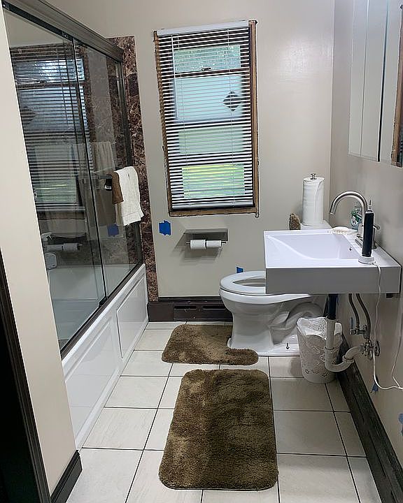 Upstairs bathroom 