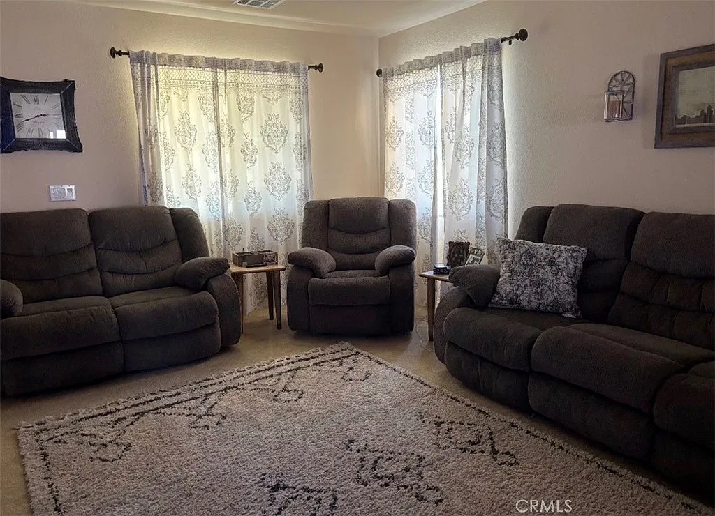4 bed, 3.5 bath, 1968 sqft, $2,995 — Photo 4