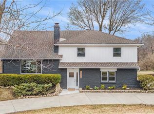 9736 State Line Rd, Leawood, KS 66206