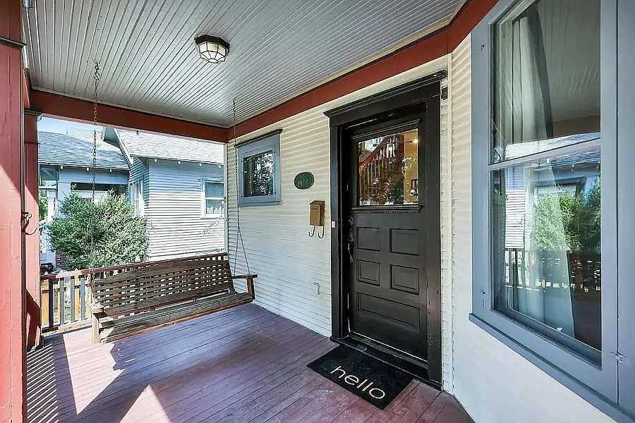 3 bed, 1.5 bath, 2025 sqft, $2,400 — Photo 2