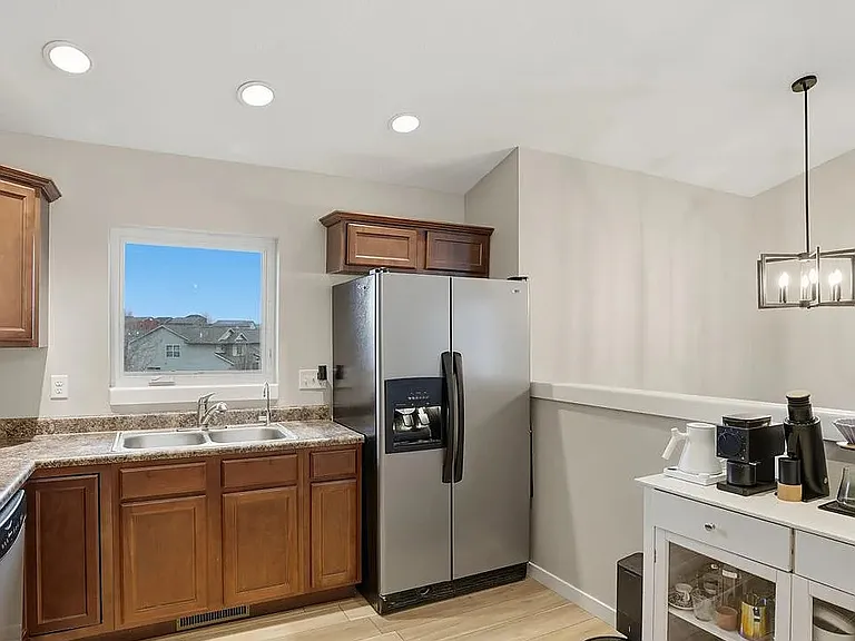 295 Hickory Ct — Photo 6