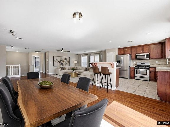3rd image of 11566 Stivali St