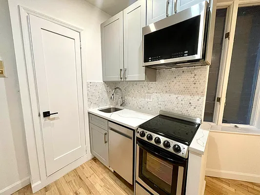 Rented by J PRESTON AND ASSOCIATES INC | media 15