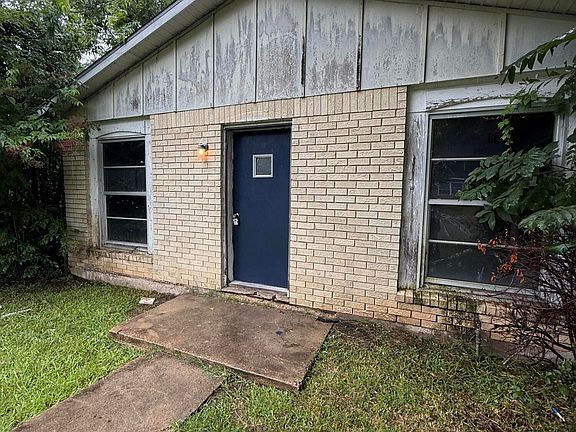 2nd image of 125 Town Homes Dr