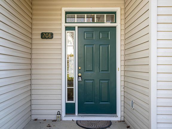 2nd image of 208 Bobcat Ln