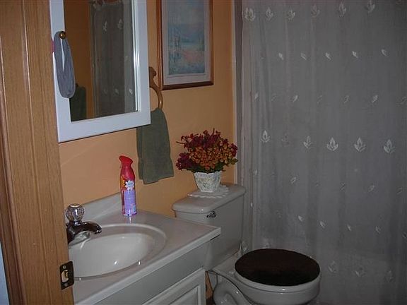 5th image of 686 N Maple Hill Dr