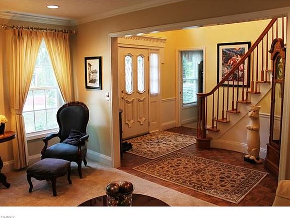 5th image of 1090 Carol Ln