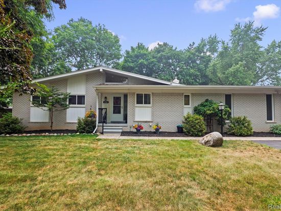 656 Lynndale Ct, Rochester Hills, MI 48309
