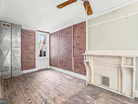 4th image of 2417 E Cumberland St