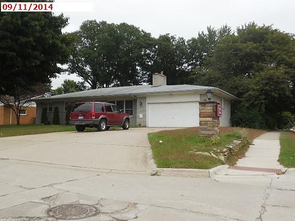 3rd image of 25018 Acacia St