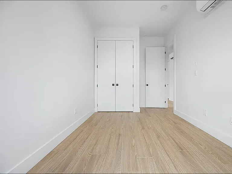 375 Hawthorne St #1BB — Photo 10