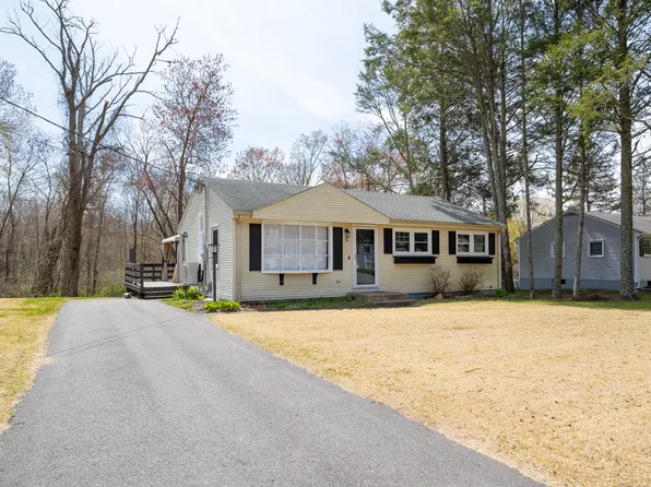 24 Village Drive, Ledyard, CT 06339