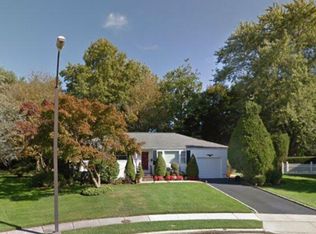 5 Vegas Ct, Plainview, NY 11803