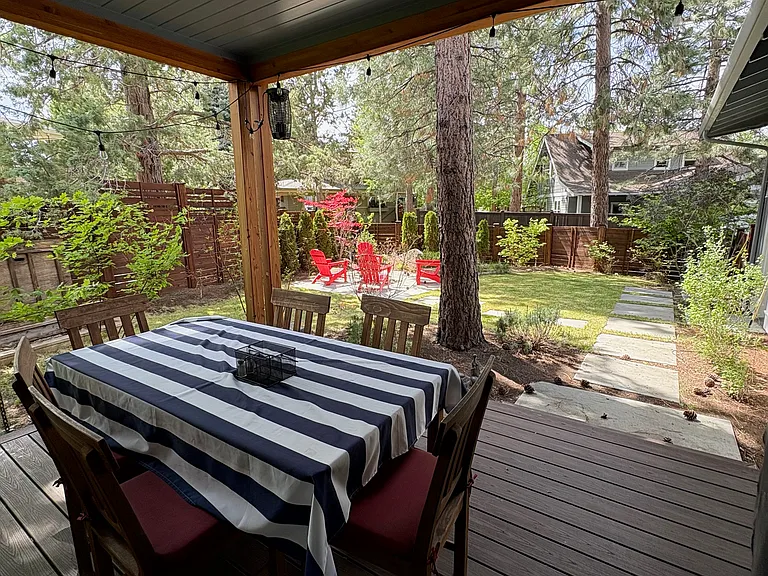 2628 NW Crossing Dr — Photo 2