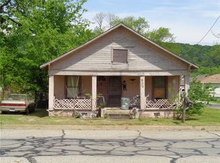 900 N 3rd St, Ozark, AR 72949