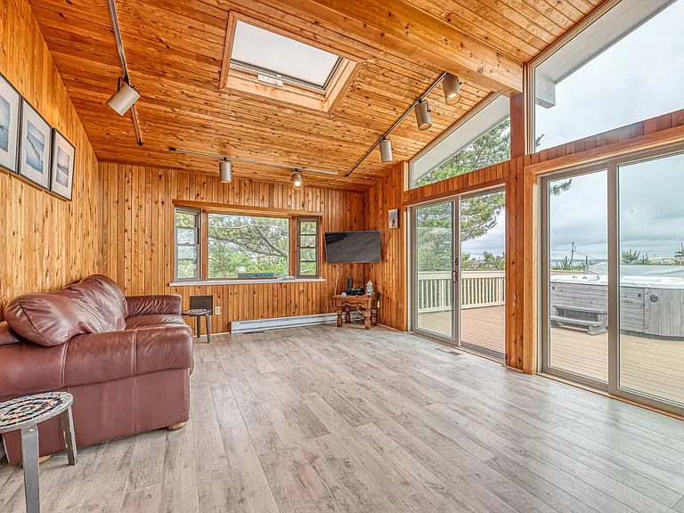 826 Dune Rd — Photo 13