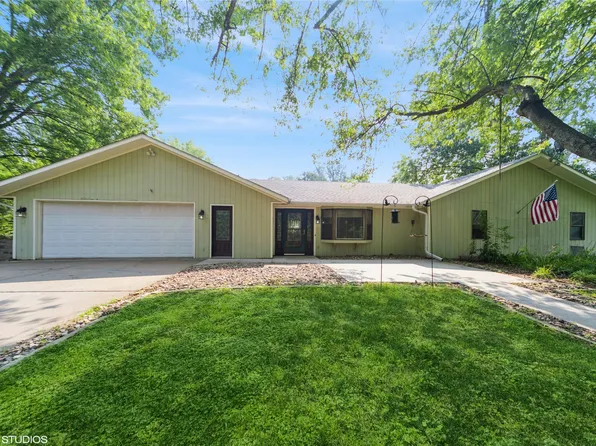 128 Timber Ridge Dr, Pella, IA 50219