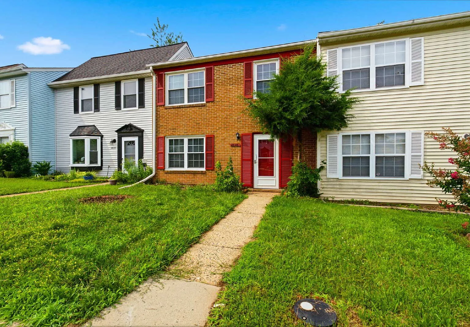 3 bed, 2.5 bath, 1232 sqft, $2,300 — Photo 3