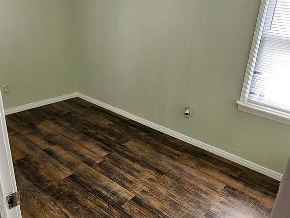 3rd image of 3916 Thomas Ave
