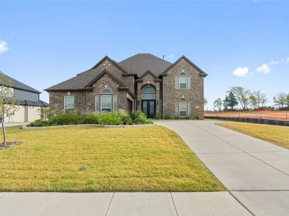 704 S Hidden Lakes Dr, Desoto, TX 75115