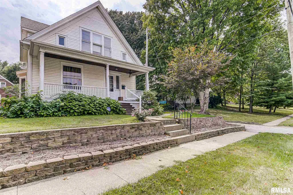 1036 W Washington St photo 1