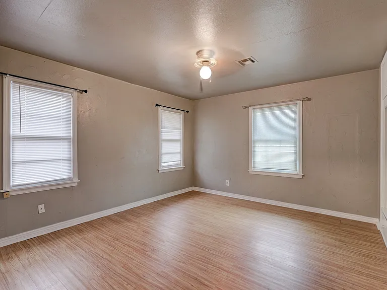 2849 Cambridge Ct — Photo 18