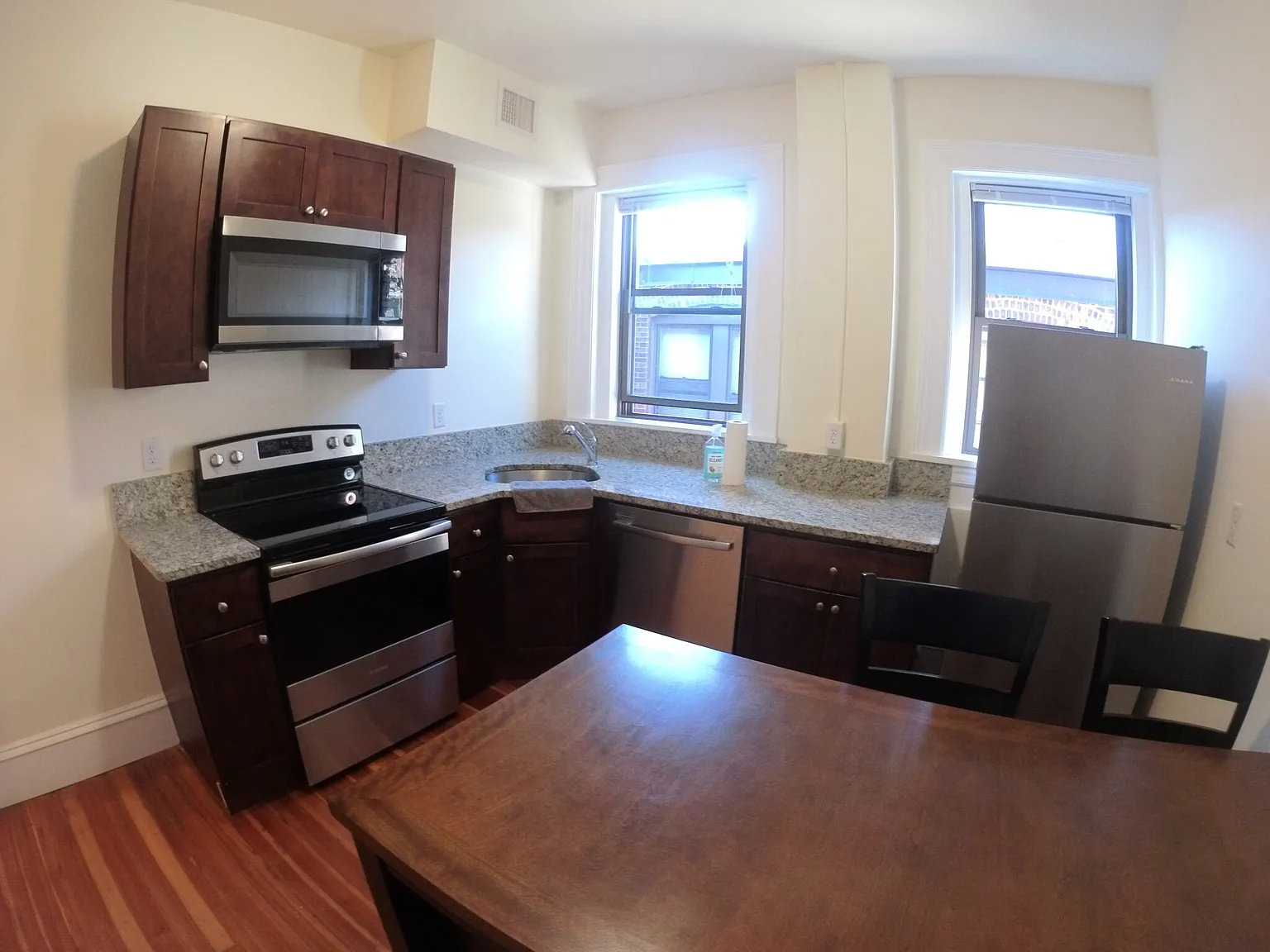 2 bed, 1.0 bath, $3,200 — Photo 2