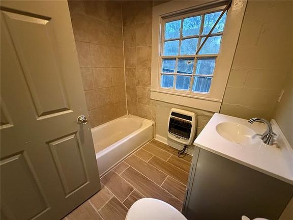 5th image of 9022 Palm St #1B