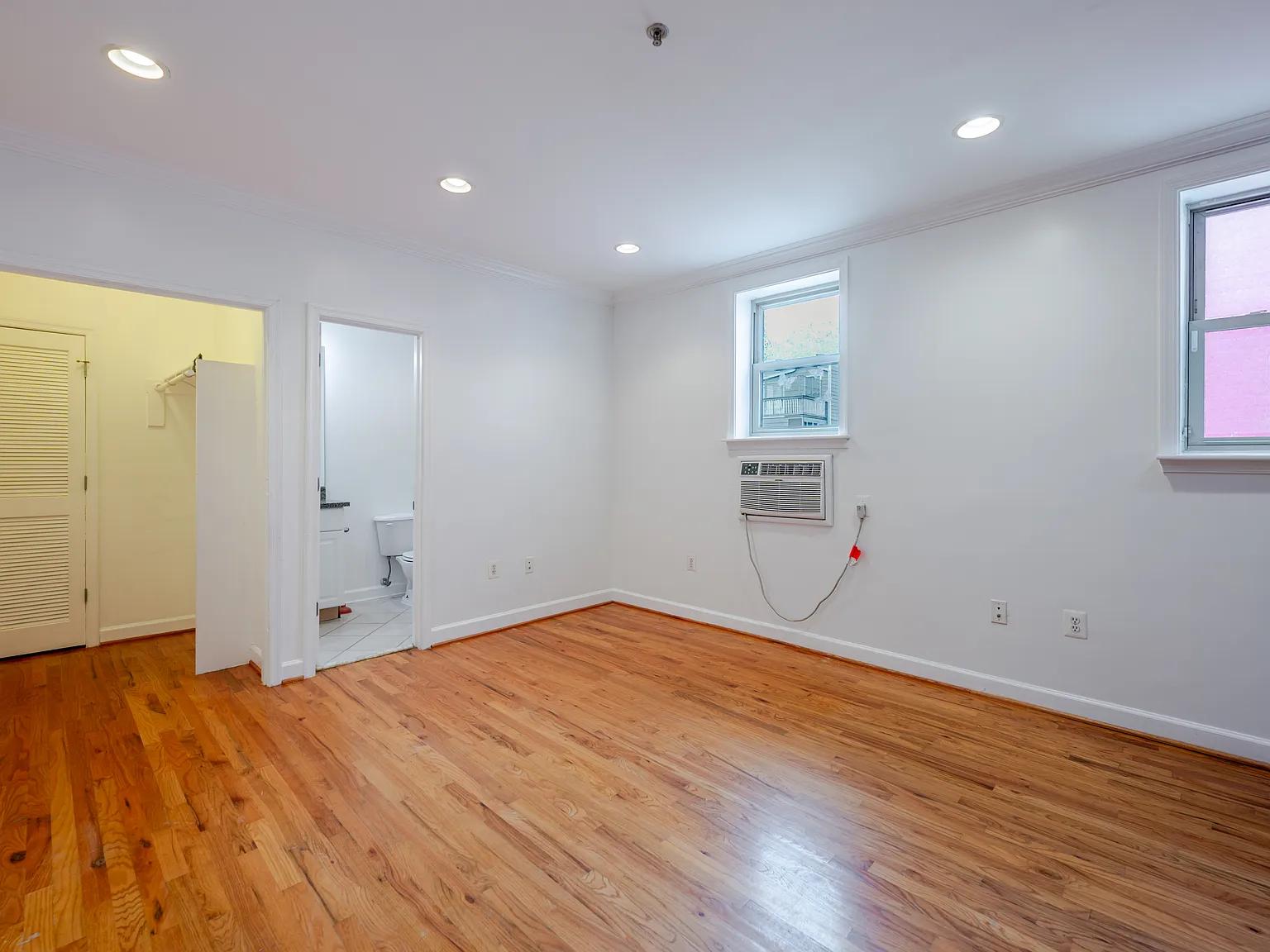 Studio, 300 sqft, $1,695 — Photo 1